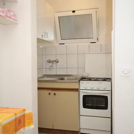 Uvala Smokvina 4036c Sućuraj